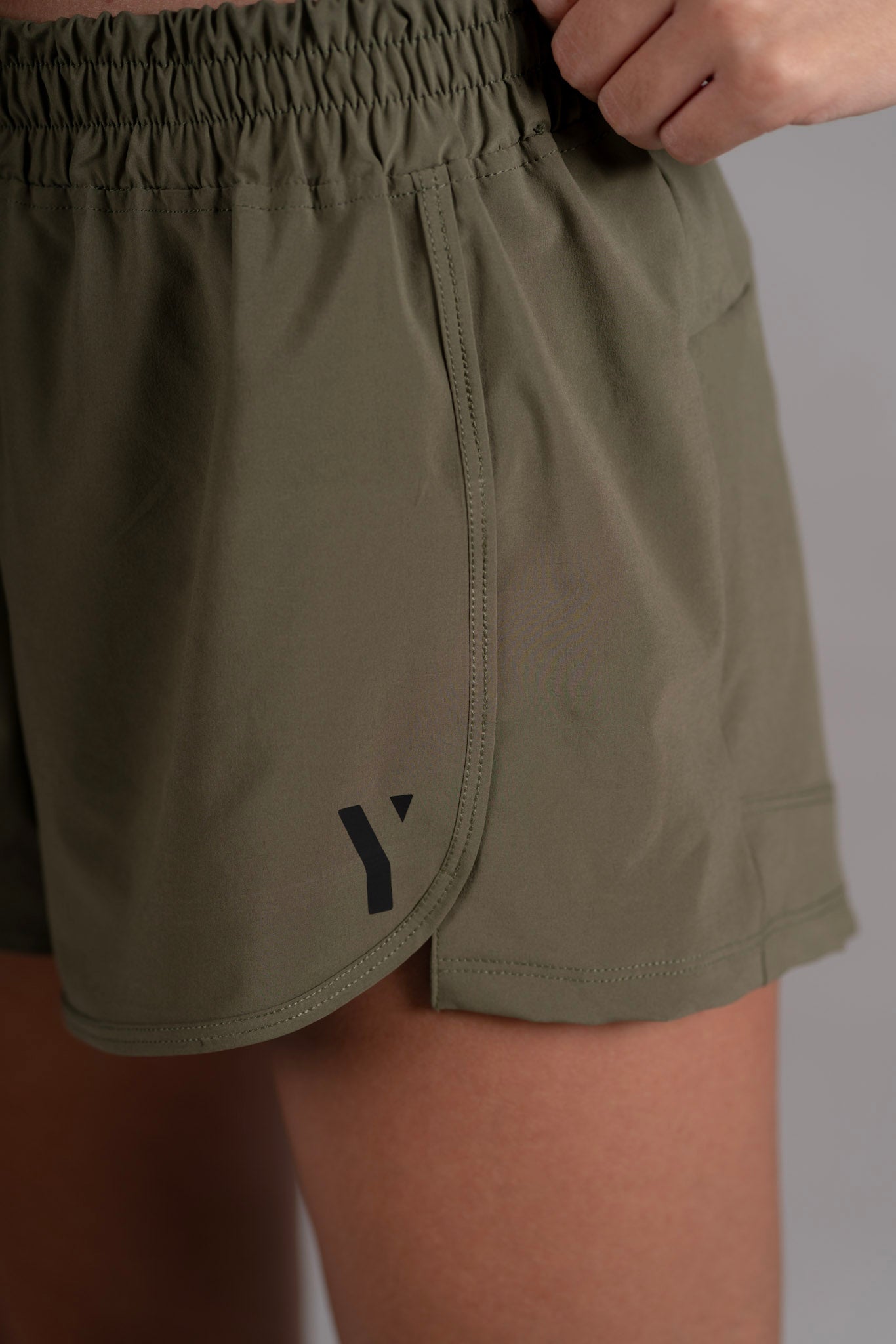 WEIGHTLESS RUNNING SHORTS