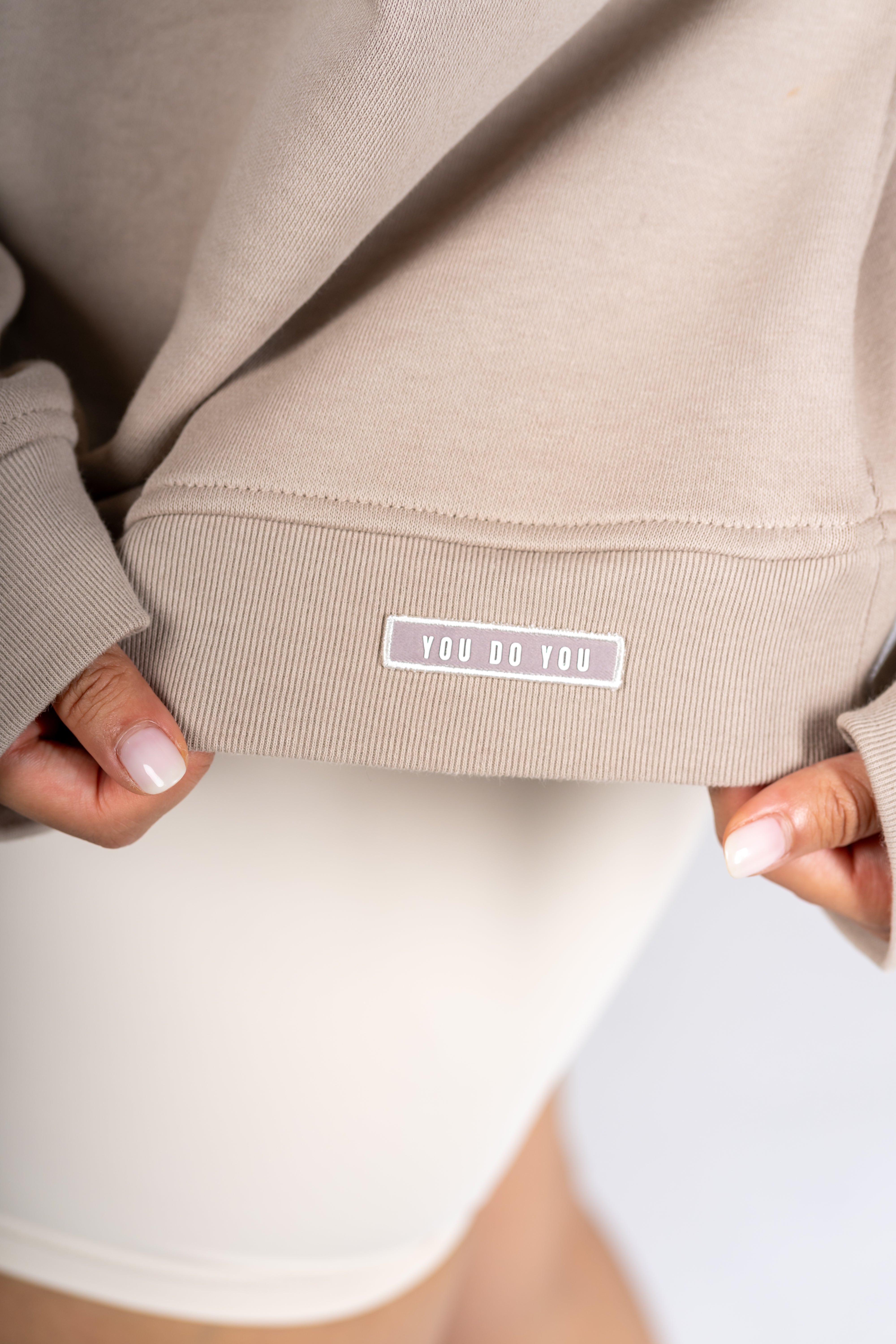 ESSENTIAL SWEATER - LIGHT BROWN